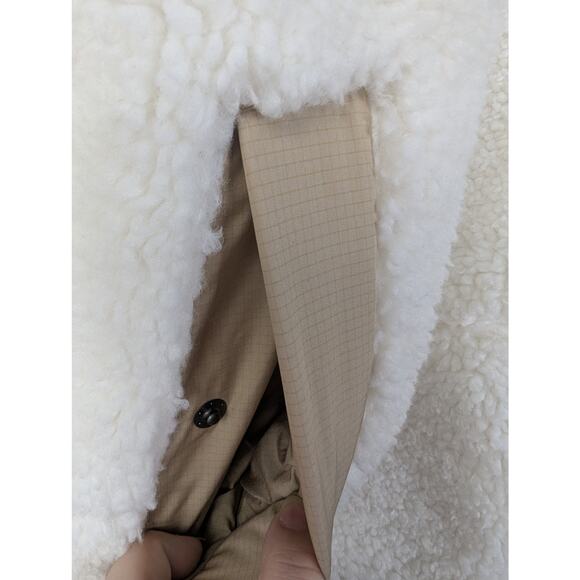 Levi's Marlowe Oversized Reversible Sherpa Jacket in Coconut Milk - Picture 6 of 14